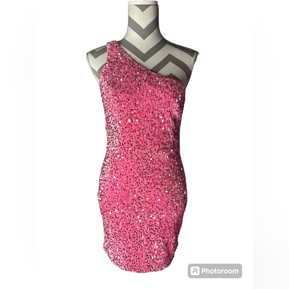 Pink sequins Form fitting dress